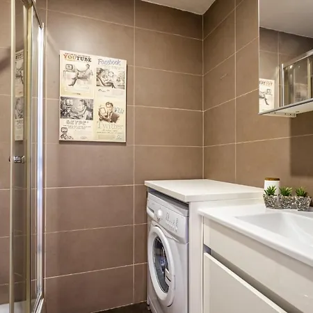 Moder Κωνσταντινούπολη